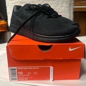 NIB Nike Woman's Free Run shoes SZ10